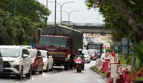 0105 JHR MB KESESAKAN TRAFIK