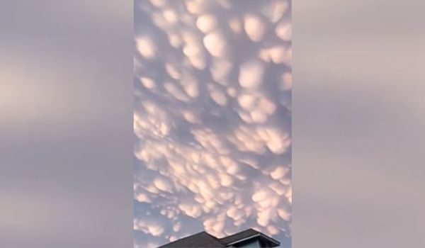 Tangkap layar fenomena awan mammatus/Reuters