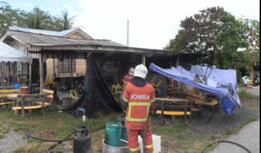 Kebakaran sebuah kedai makan di Dungun