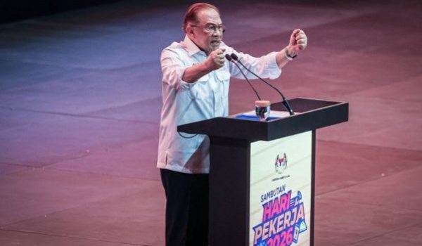 Perdana Menteri Datuk Seri Anwar Ibrahim berucap pada sambutan Hari Pekerja 2026 di Unifi Arena, Bukit Jalil hari ini/Foto BERNAMA
