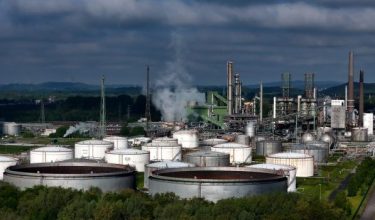 Depoh bahan api Aral di kilang penapisan petroleum Ruhr Oel BP Gelsenkirchen, Jerman/Foto REUTERS