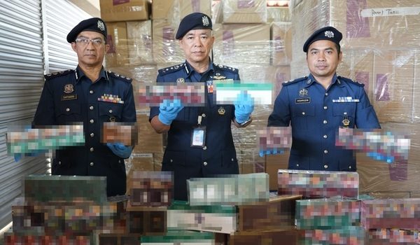 JKDM Kelantan merampas lebih 1.72 juta batang rokok seludup bernilai RM1.48 juta - Foto Ihsan JKDM
