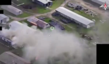 Tangkap layar rakaman video serangan ke atas kemudahan bekalan bahan api milik Tentera Laut Ukraine oleh Tentera Rusia / REUTERS
