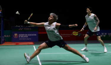 Beregu campuran negara Chen Tang Jie dan Toh Ee Wei ketika menetang beregu campuran China Gao Jia Xuan dan Wei Ya Xin pada Kejohanan Perodua Malaysia Masters 2026 di Unifi Arena, Bukit Jalil hari ini.