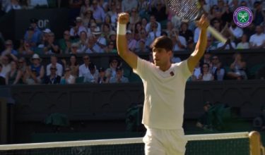 Alcaraz menewaskan pemain veteran Itali, Fabio Fognini dalam lima set mendebarkan pada pusingan pertama Wimbledon./REUTERS