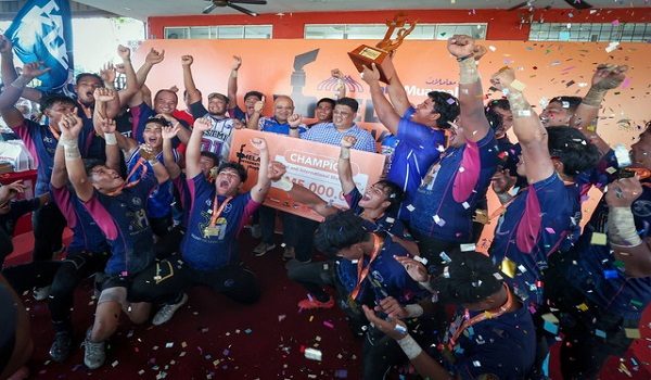 Pasukan SSTMI dari Johor meraikan kejayaan muncul juara Kejohanan Ragbi 10s Antarabangsa Melaka 2024/ Foto Bernama