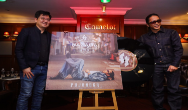 Hazama pada Majlis Pelancaran Album Pujangga