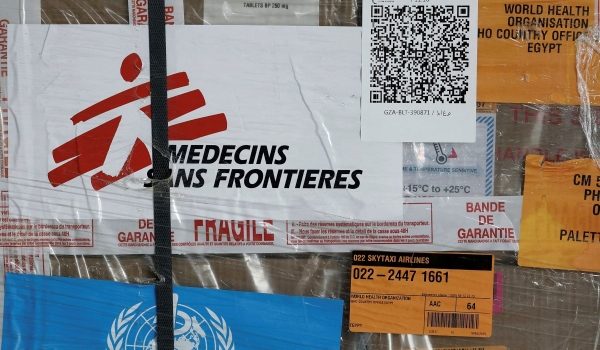 Logo Doctors Without Borders (MSF) kelihatan pada bekalan bantuan kemanusiaan untuk keluarga Palestin di Gaza yang disimpan di gudang Bulan Sabit Merah Mesir di El-Arish, berhampiran sempadan Mesir–Gaza/Foto AFP