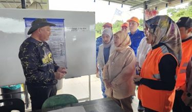 Datuk Seri Nancy Shukri melawat pusat pemindahan sementara (PPS) Surau Ar Rahman, Kampung Sungai Batu
