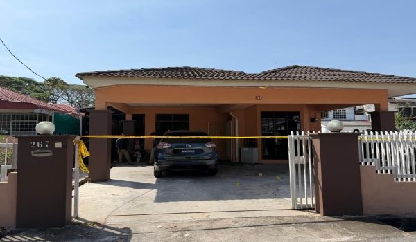 Lokasi kediaman  Zahrullail Basir yang ditemukan maut pagi tadi . Foto RTM