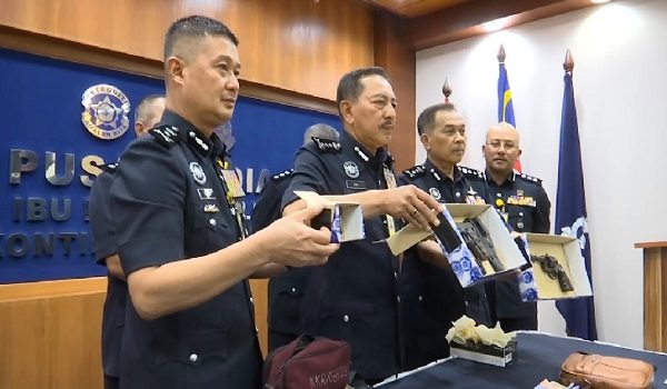 0202_POLIS_SENJATA_API_2