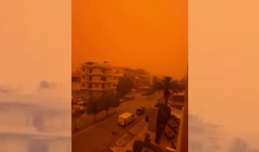 Ribut debu dari Gurun Sahara menjejaskan pulau Crete di Greece pada Khamis/Viory