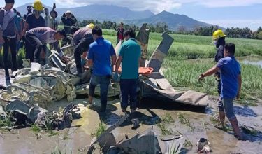 Helikopter terhempas di Filipina mengorbankan dua juruterbang /Foto REUTERS