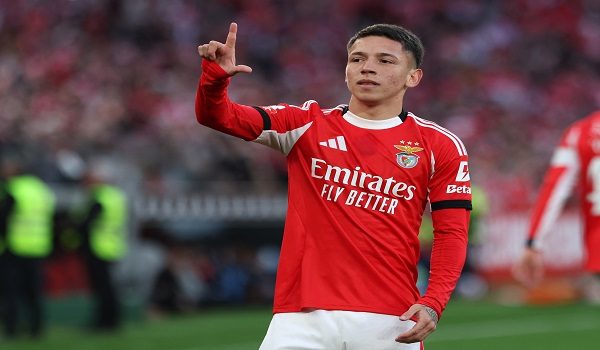 SL Benfica's Argentine forward #25 Gianluca Prestianni celebrates scoring his team's first goal the Portuguese League football match between SL Benfica and Vitoria Guimaraes at Estadio da Luz in Lisbon on March 21, 2026. (Photo by Henrique Casinhas / AFP)