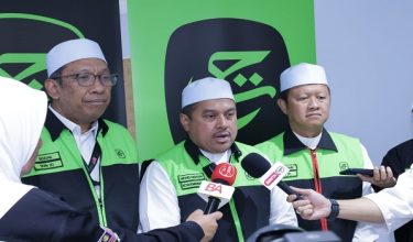 Mohd Hisham Harun (tengah) Foto RTM