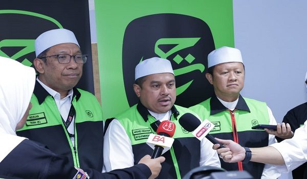 Mohd Hisham Harun (tengah) Foto RTM