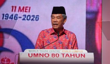 KUALA LUMPUR, 2 Mei -- Timbalan Presiden UMNO, Datuk Seri Mohamad Hasan menyampaikan ucapan pembukaan pada Konvensyen 80 Tahun UMNO di Pusat Dagangan Dunia Kuala Lumpur (WCTKL) hari ini.

--fotoBERNAMA (2026) HAK CIPTA TERPELIHARA