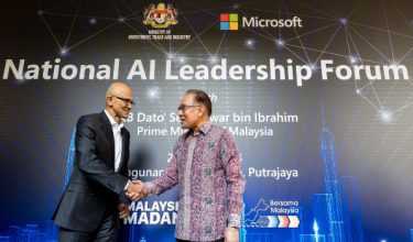 Perdana Menteri Datuk Seri Anwar Ibrahim bersama Pengerusi dan Ketua Pegawai Eksekutif Microsoft, Satya Nadella menghadiri National AI Leadership Forum di Putrajaya/Foto Facebook Anwar Ibrahim