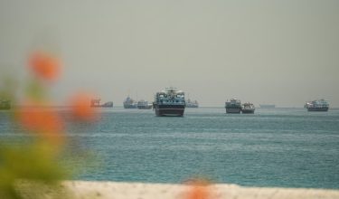 0206 LNR IRAN LULUS KAPAL HORMUZ