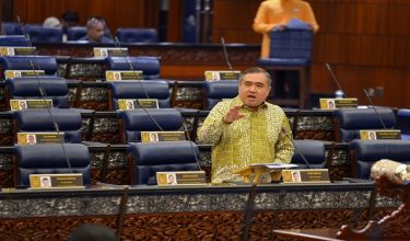 KUALA LUMPUR, 2 Julai -- Menteri Pengangkutan Anthony Loke ketika sesi soal jawab lisan di Dewan Rakyat hari ini.
 
-- fotoBERNAMA (2026) HAK CIPTA TERPELIHARA