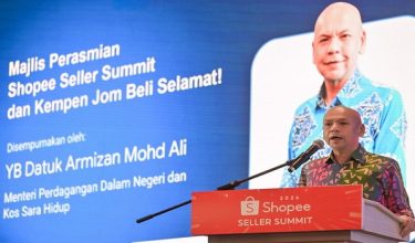 KUALA LUMPUR, 2 Julai -- Menteri Perdagangan Dalam Negeri dan Kos Sara Hidup, Datuk Armizan Mohd Ali berucap pada perasmian Shopee Seller Summit dan Kempen Jom Beli Selamat hari ini.

--fotoBERNAMA (2026) HAK CIPTA TERPELIHARA