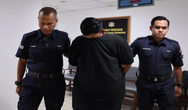 Tertuduh berusia 25 tahun mengaku tidak bersalah selepas pertuduhan dibacakan di hadapan Hakim Mohd. Zul Zakiqudin Zulkifli. / Foto RTM