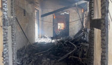 Serangan menyasarkan bangunan kerajaan dan institusi kewangan, menyebabkan beberapa premis terbakar/Foto VIORY