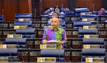 KUALA LUMPUR, 2 Julai -- Menteri Perdagangan Dalam Negeri dan Kos Sara Hidup Datuk Armizan Mohd Ali ketika hadir pada Mesyuarat Kedua, Penggal Kelima, Parlimen Ke-15 Dewan Rakyat di Bangunan Parlimen hari ini.

 
-- fotoBERNAMA (2026) HAK CIPTA TERPELIHARA