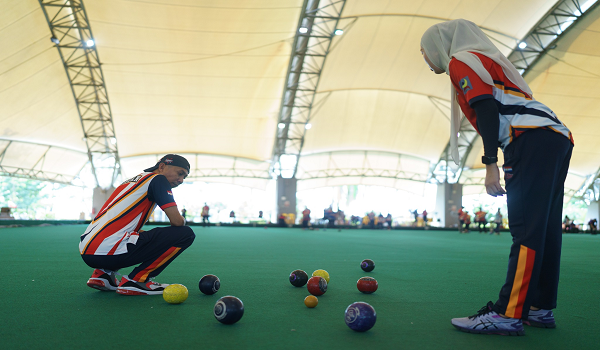 0208 LBN LAWN BOWLS SHWP