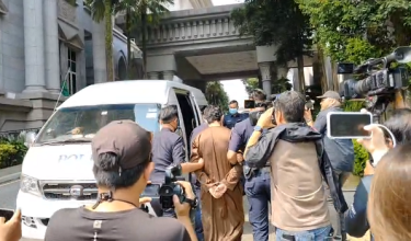 Perintah reman selama sehari dikeluarkan oleh Majistret Ezrene Zakariah