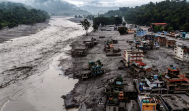 Keadaan di Nepal selepas dilanda banjir besar/ REUTERS