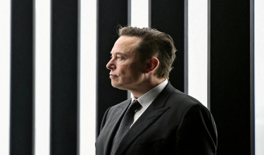 Elon Musk mencatat sejarah apabila menjadi individu pertama di dunia dengan nilai kekayaan mencecah hampir AS$500 bilion / REUTERS
