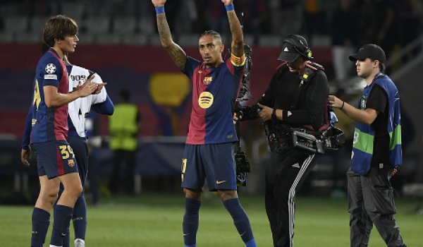 Penyerang Brazil, Raphinha meraikan kemenangan 5-0 keatas Young Boy