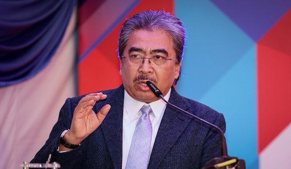 Menteri Pelaburan, Perdagangan dan Industri, Datuk Seri Johari Abdul Ghani berucap pada majlis pelancaran GD Xchange hari ini/ BERNAMA
