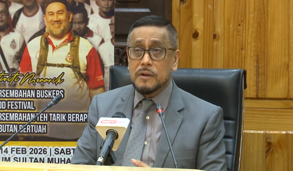 Setiausaha Kerajaan Negeri Kelantan, Datuk Tengku Mohamad Faziharudean Tengku Feissal bercakap pada sidang media di Kota Bharu, hari ini/ RTM