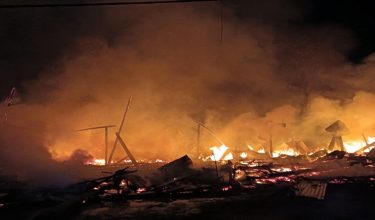 EMPAT BUAH RUMAH TERES KAYU DUA TINGKAT TIDAK BERPENGHUNI TERBAKAR 100 PERATUS
