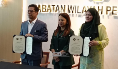 Hannah Yeoh (tengah)