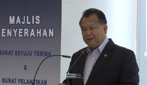 Datuk Seri Alexander Nanta Linggi