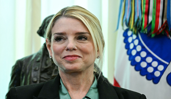 Trump mengesahkan pelucutan jawatan Peguam Negara AS, Pam Bondi./foto AFP