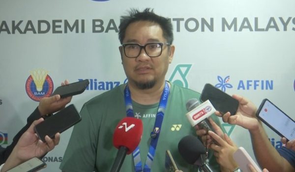 Ketua jurulatih beregu wanita negara, Rosman Razak ketika sidang media di Akademi Badminton Malaysia, Kuala Lumpur pada Jumaat/Foto RTM