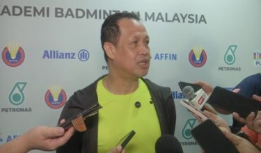 Pengarah Kejurulatihan Beregu Akademi Badminton Malaysia, Rexy Mainaky bercakap kepada media di ibu negara/Foto RTM