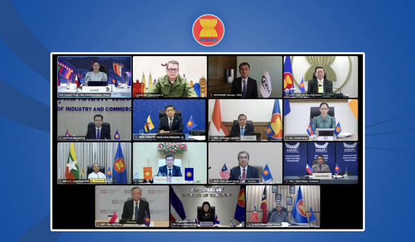 Menteri-Menteri Majlis Komuniti Ekonomi ASEAN (AECC) mengadakan mesyuarat khas bagi membincangkan kesan ekonomi/ Facebook ASEAN