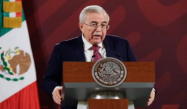 FILE PHOTO: Sinaloa governor Ruben Rocha speaks to the media during a press conference next to Mexico's President Andres Manuel Lopez Obrador (not pictured) at the National Palace, in Mexico City, Mexico, June 20, 2023. REUTERS/Luis Barron/File photo
