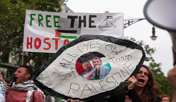 People gather in front of the European Commission office in Barcelona in support of activists Saif Abu Keshek and Thiago Avila, members of the Global Summud Flotilla detained by Israel, in Barcelona, Spain, May 2, 2026. REUTERS/Bruna Casas