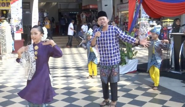 Personaliti MELAKAfm, Yasser Fikri Abu turut hadir pada Majlis Sambutan Ulang Tahun ke-16 Menara Taming Sari dengan kerjasama Radio Klasik di Banda Hilir, hari ini