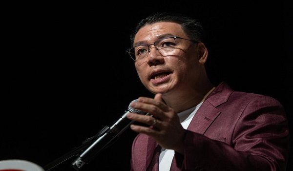 IPOH, 2 Jun -- Menteri Perumahan dan Kerajaan Tempatan (KPKT) Nga Kor Ming berucap ketika hadir menyaksikan persembahan muzik okestra pada program MADANI Philharmonic Musical Concert di  Auditorium Radio Televisyen Malaysia (RTM) Perak malam ini.

--fotoBERNAMA (2026) HAK CIPTA TERPELIHARA