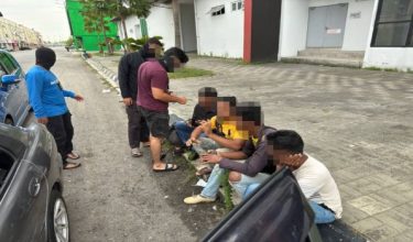 Jabatan Imigresen Malaysia (JIM) berjaya mematahkan cubaan sindiket membawa masuk enam etnik Rohingya ke negara ini dalam satu operasi khas di sekitar Kota Bharu, Kelantan, Sabtu lalu / Foto FB JIM