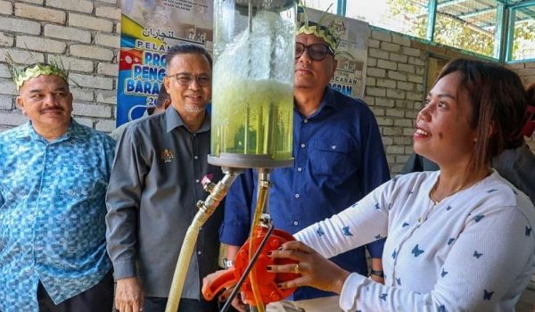 Inisiatif kerajaan mudahkan akses RON95 di Pedalaman. Foto/Bernama
