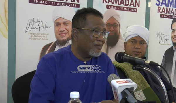 Vokalis Lefthanded, Datuk Nash