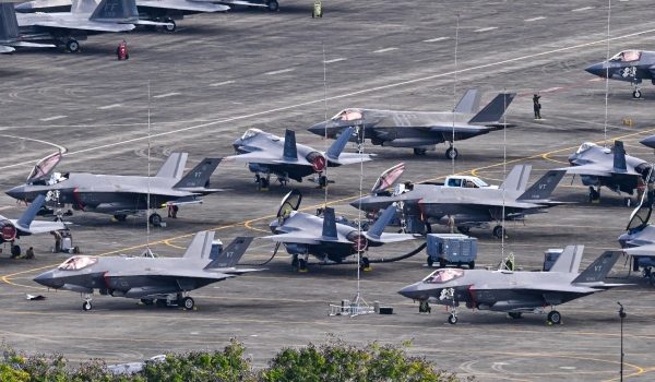 Jet pejuang tentera AS berada di landasan Lapangan Terbang José Aponte de la Torre, Ceiba, Puerto Rico pada Sabtu (3 Januari)/Foto AFP